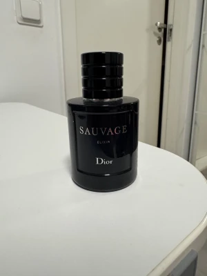 Dior Sauvage Elixir  - Dior sauvage 60 ml. Äkta! Sprayad några gånger 