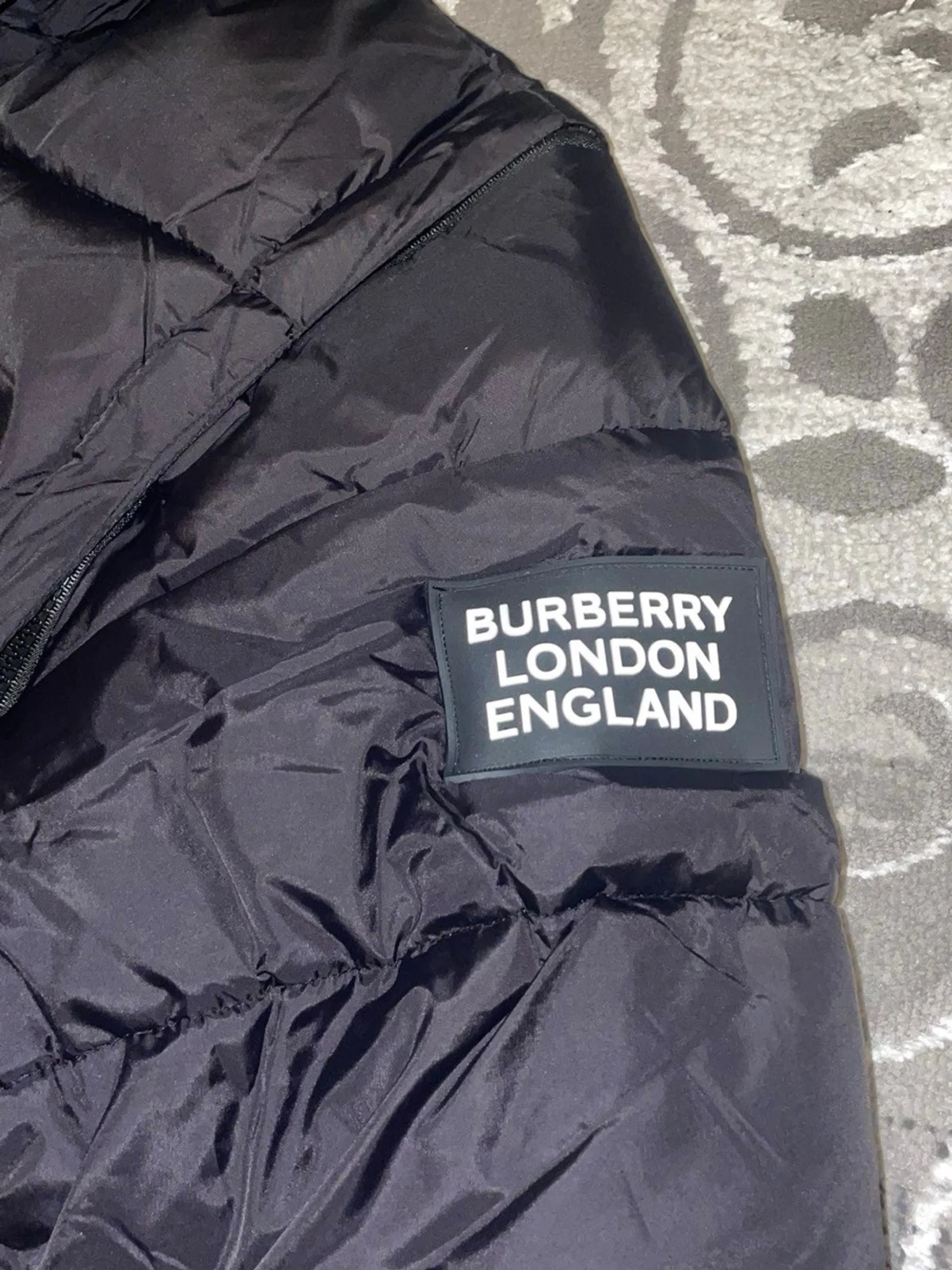 Svart pufferjacka från Burberry - 1