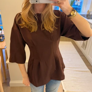 Brun figursydd tshirt - Så fin i tjockare material!!🤍🤍🤎