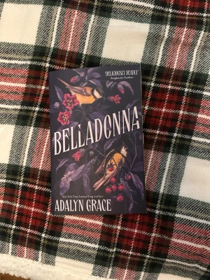 Belladonna av Adalyn Grace - Trender på booktok. Språket är på engelska. 