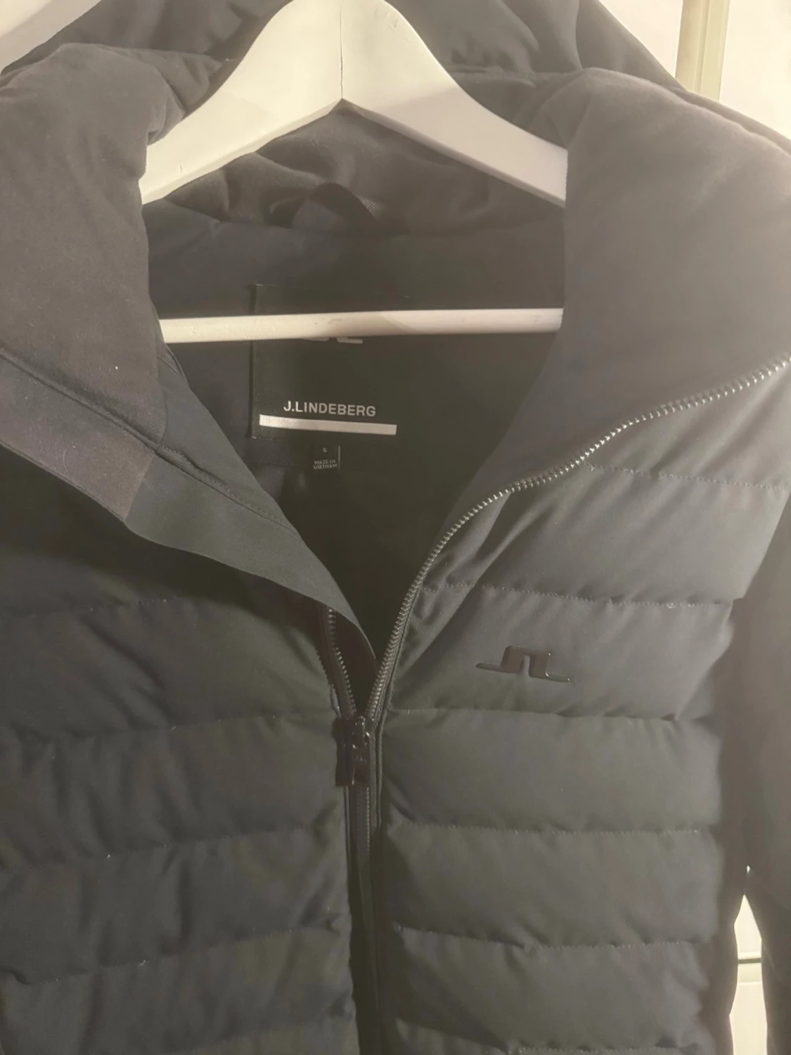 Marinblå pufferjacka från J.Lindeberg - 1