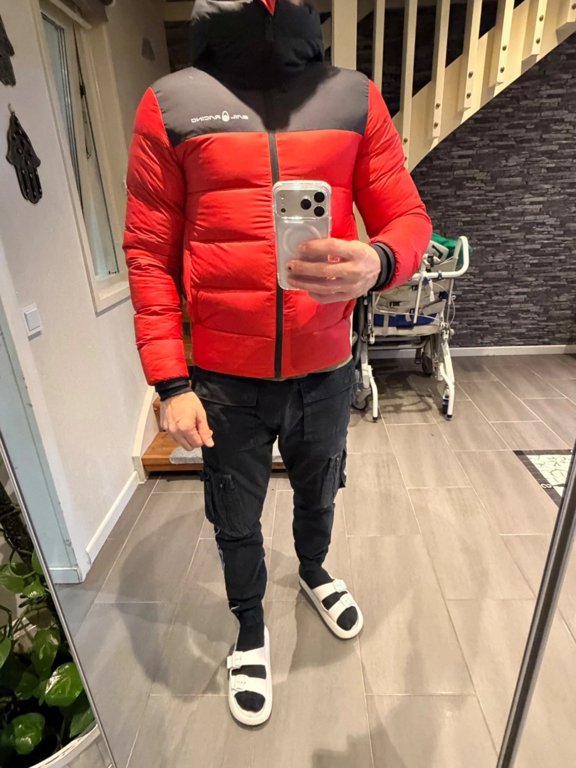 Röd dunjacka från Sail Racing XS