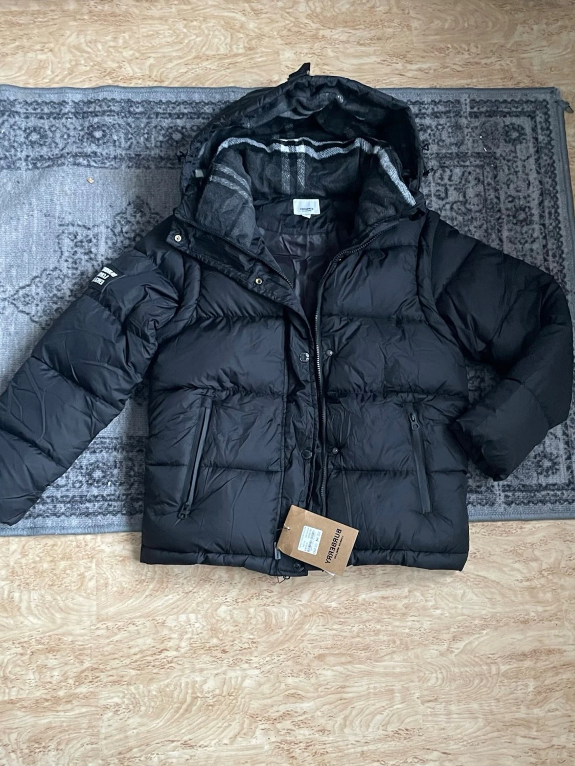 Svart pufferjacka från Burberry