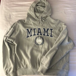 Hoodie - Ljusgrön hoodie.