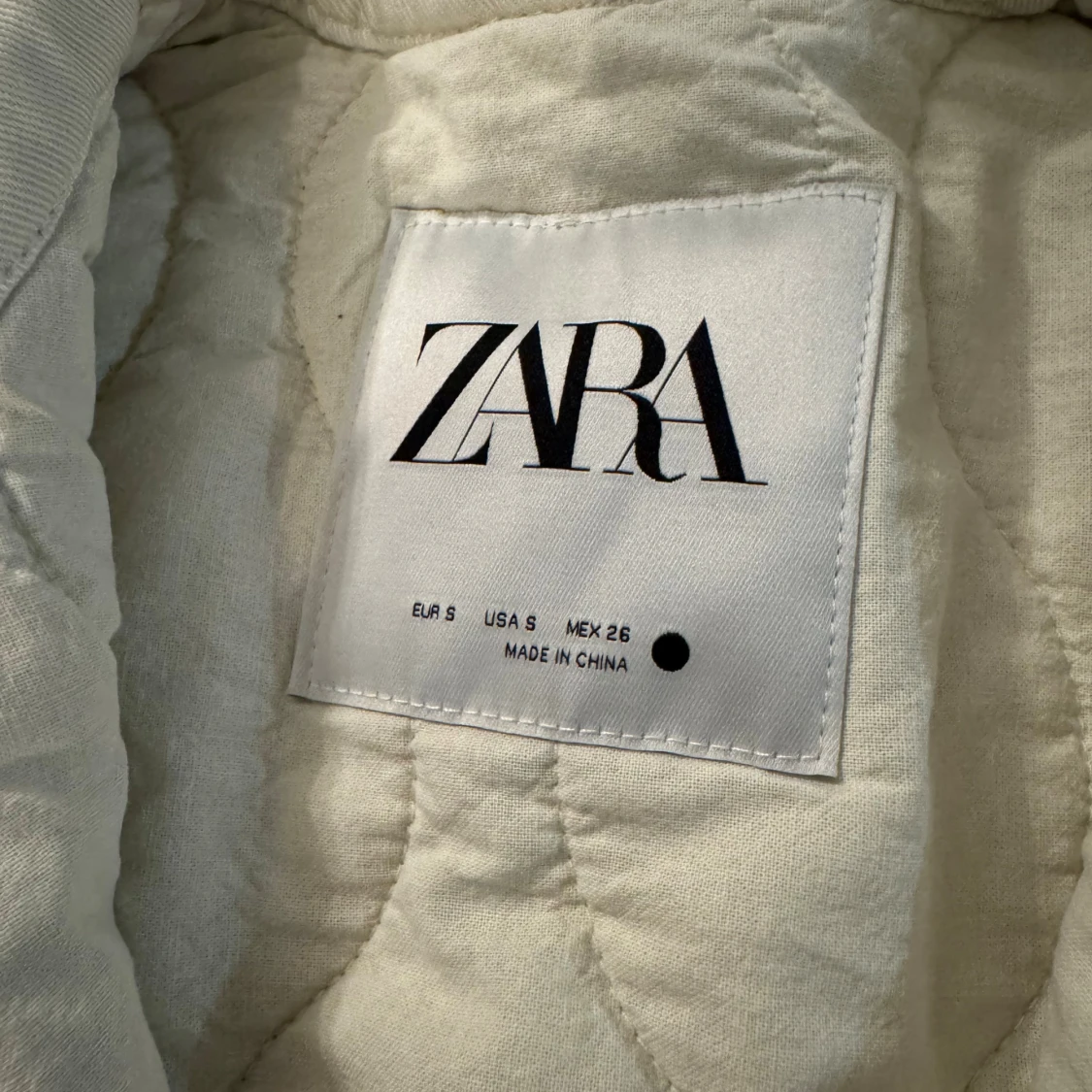 Quiltad beige jacka från ZARA - 2