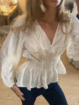 Figursydd blus - SÅ snygg