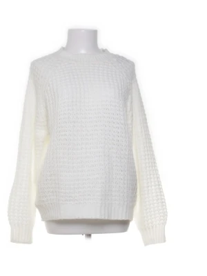 Vit stickad tröja  - Mysig vit stickad tröja i storlek S från lager 157. Den är använd fåtal gånger och säljer då den inte kommer till användning. Pris kan diskuteras🩷