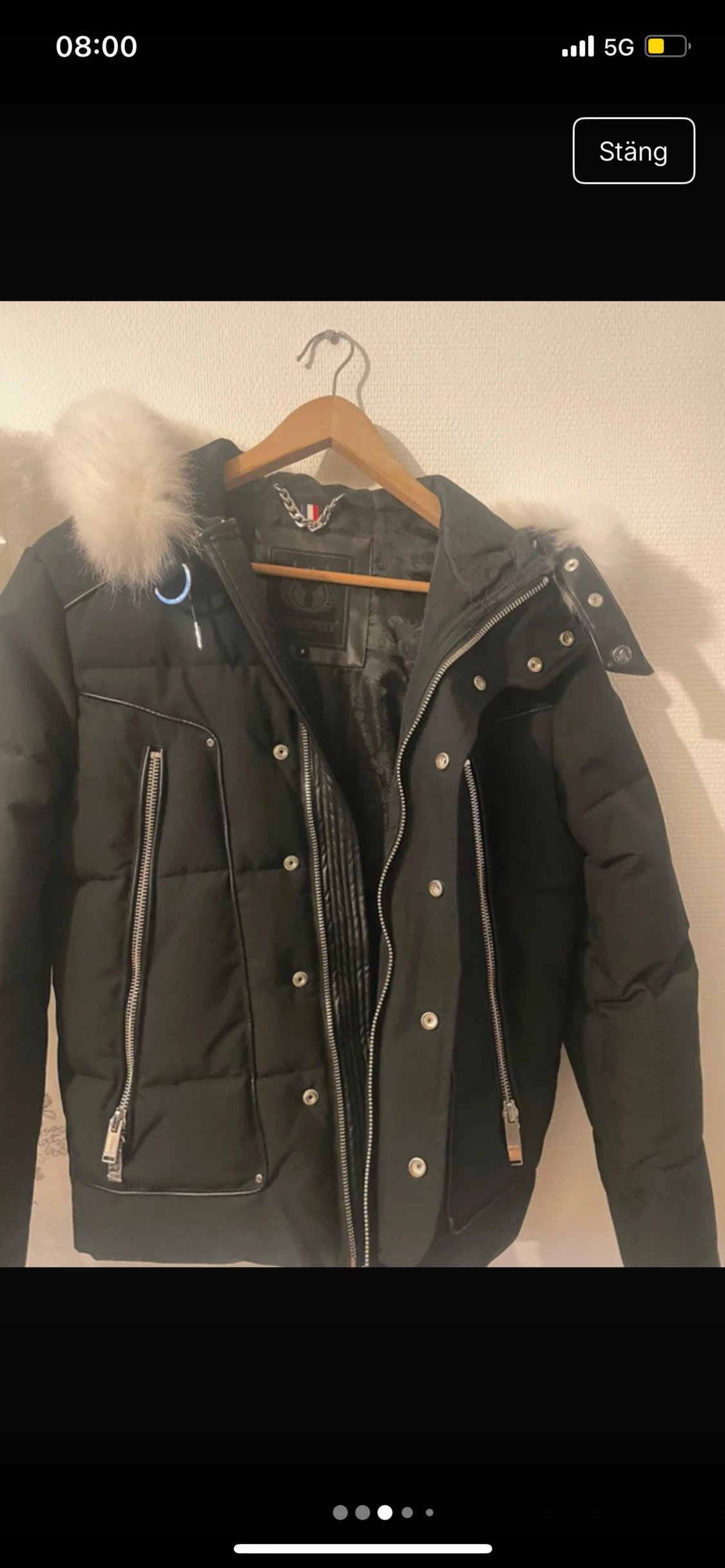 Svart pufferjacka med vit päls från Horsefeathers - 4