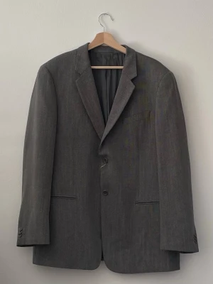 Vintage Armani Light Gray Blazer - 2 Buttoned Armani Collezioni Light Gray Blazer. 3 Frontal Pockets. Made in Italy. Best Worn Oversized. Tagged Size 54R. One Cuff Button slightly chipped, see image. Overall Very Good Condition. Model is 160cm (5”3) and generally fits S/M.  78 CM/ 30.7 IN Length 63 CM/ 24.8 IN Sleeve 45 CM/ 17.7 IN Shoulders 98 CM/ 38.6 IN Chest 98 CM/ 38.6 IN Waist  70%Wool 28%Silk 2%Polyamide 