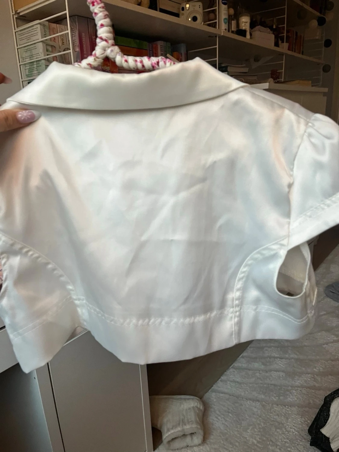 Vit kortärmad bolero i satin - 1