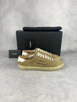 Saint Laurent court classic sneakers  - –  Condition: 9/10 (Replaced soles on the size 42)  –  What is included: Only the sneakers  –  Retail price: 6800 kr