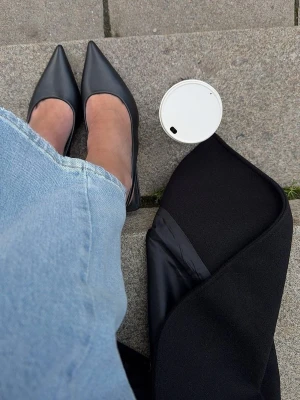 Svarta pumps med spetsig tå från NA-KD - Helt nya, aldrig använda, kartong finns kvar 