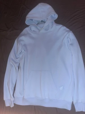 Champion Blå hoodie - Champion blå hoodie. Köpte den för länge sen användas den inte så mycket!  de är ganska stora för mig.