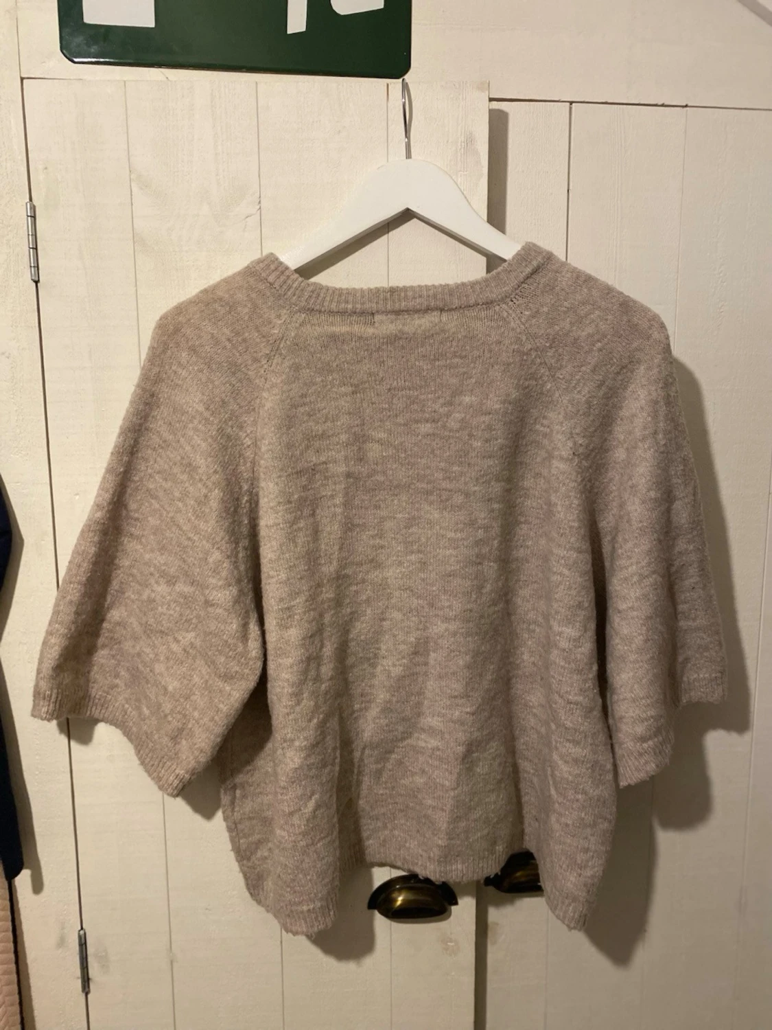 Beige stickad tröja från 157 - 2