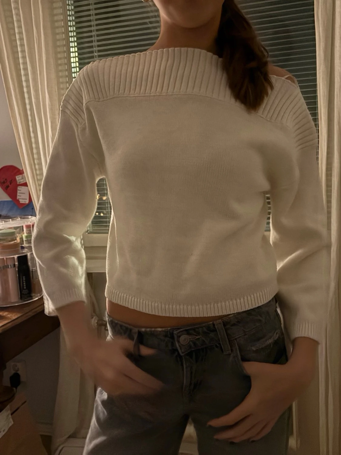 Vit offshoulder stickad tröja - 1
