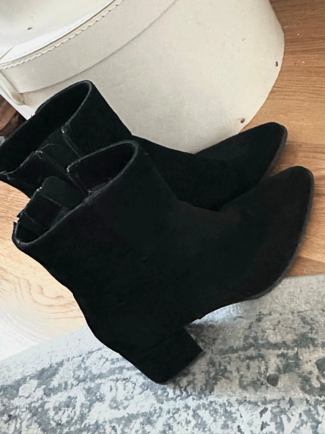 Svarta boots med spetsig tå från ELLA - 2