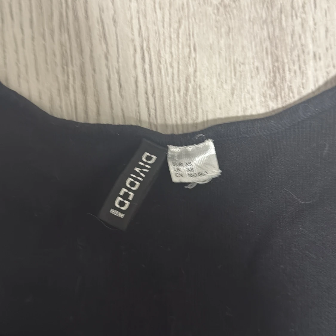 Svart offshoulder topp från Divided - 2