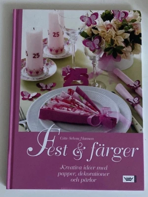 Fest & färger - Upptäck kreativa idéer för festdekorationer med papper, pärlor och färgglada detaljer! Perfekt för dig som vill göra egna placeringskort, servettvikningar och dekorationer till kalas och högtider. Inspirerande bilder och enkla instruktioner gör det lätt att skapa personliga festmiljöer.