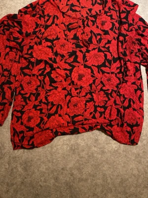 Blusa str 40 - Blusa passar till storlek S 