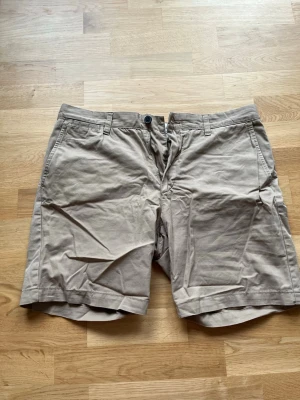 Shorts - Bruna shorts. Från herravdelning. storlek EUR 33.  Från H&M