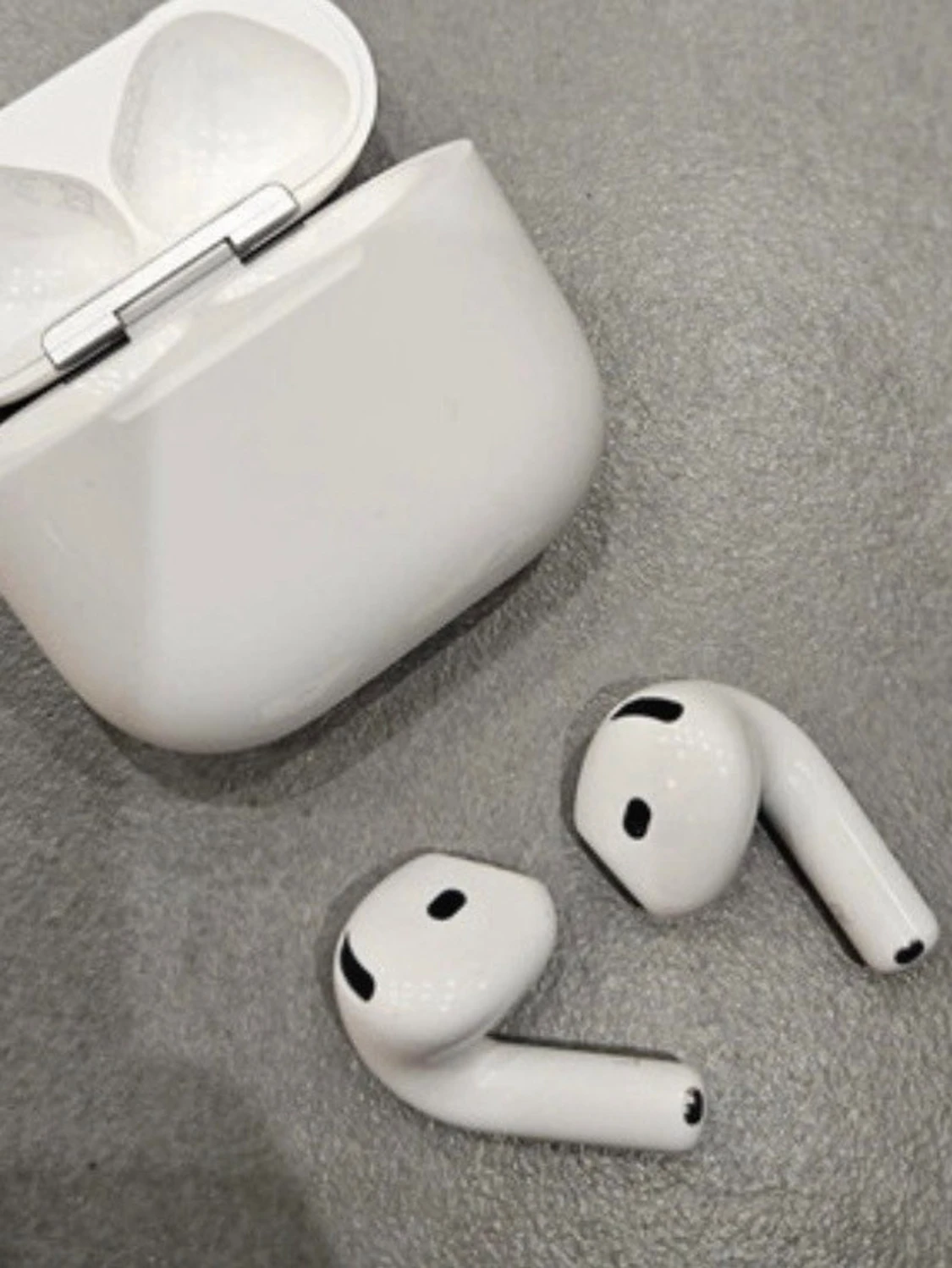 AirPods 4 - 1