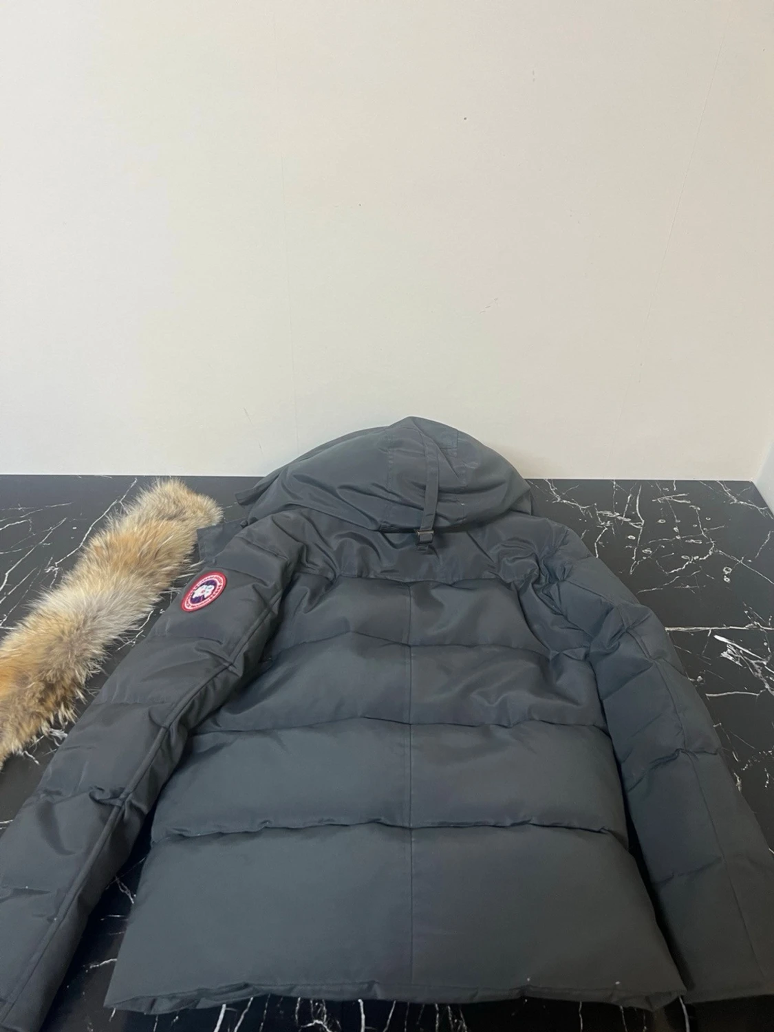 Mörkgrå pufferjacka från Canada Goose - 1