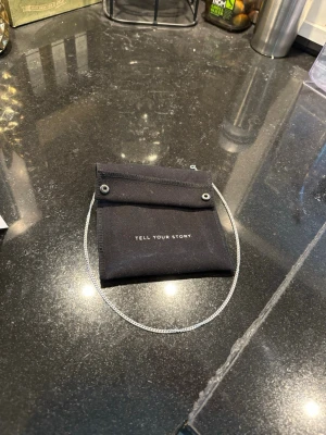 Silver halsband  - Köpte den på guldfynd i Nacka förra sommaren och nu vill jag bli av med den 