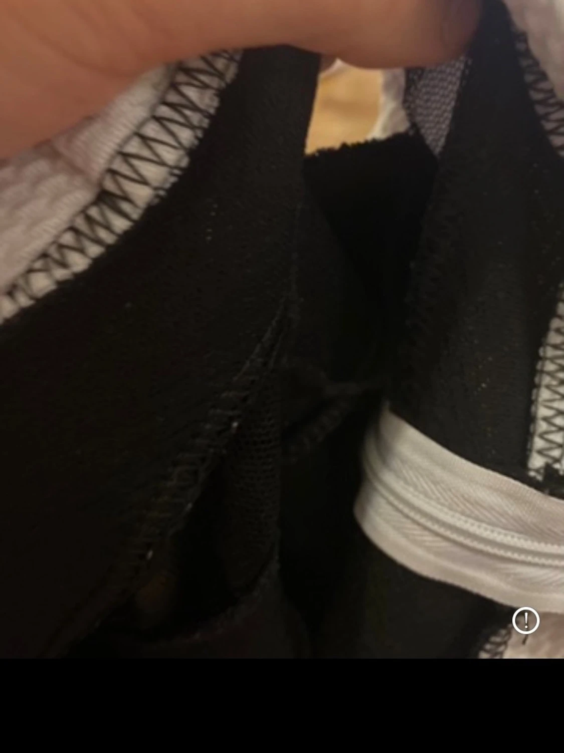 Svart och vit kortklänning med meshdetalj och inbyggd bh - 2