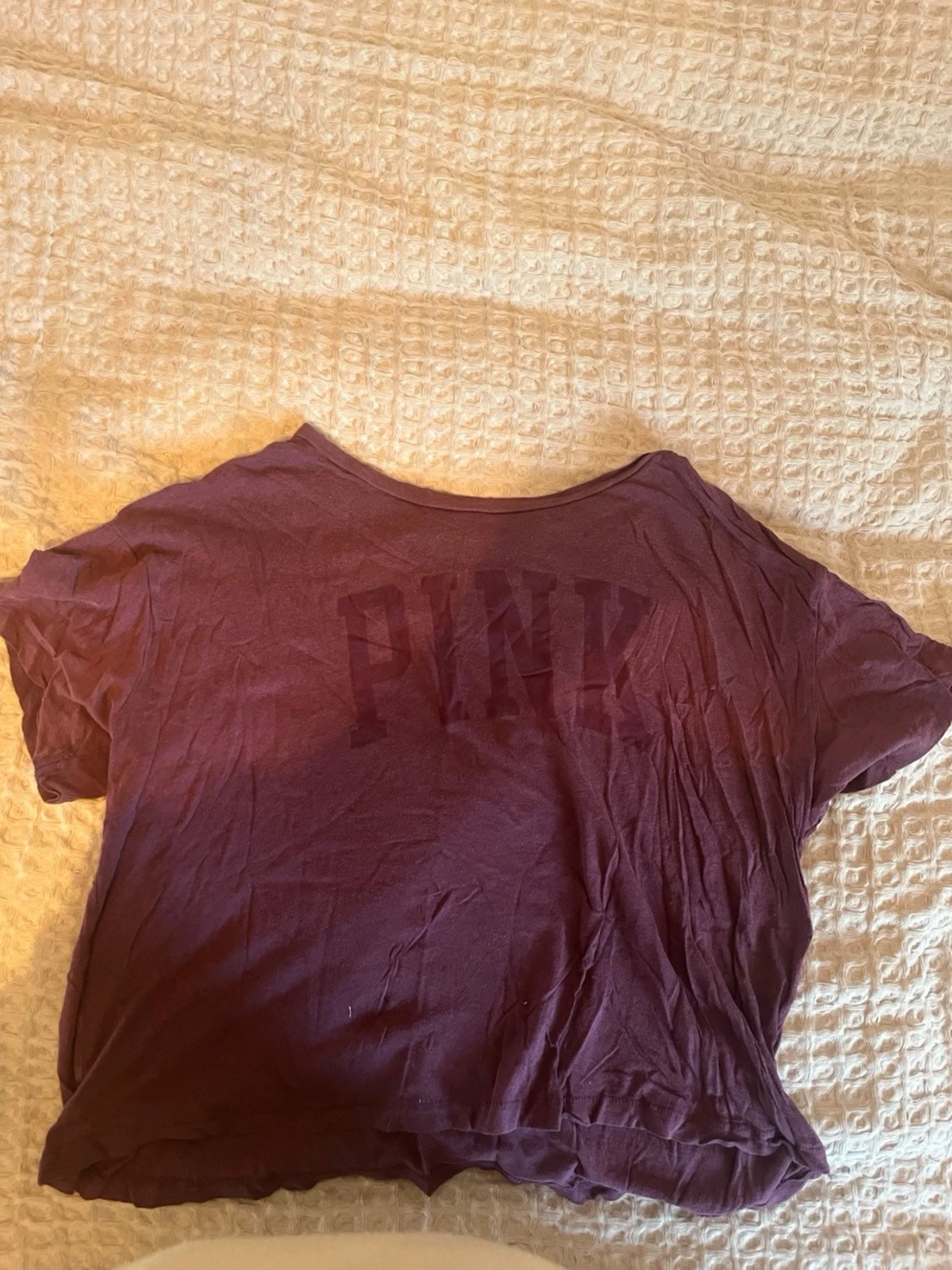 Mörklila t-shirt från PINK