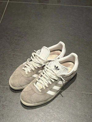 Adidas gazelle - Adidas gazelle storlek 42. Bra skick!