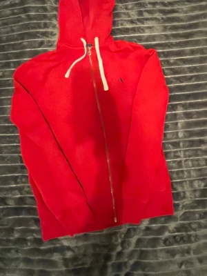 Ralph lauren  - Ny                                                                                          Perfekt för dig som gillar en hoodie som sitter åt 