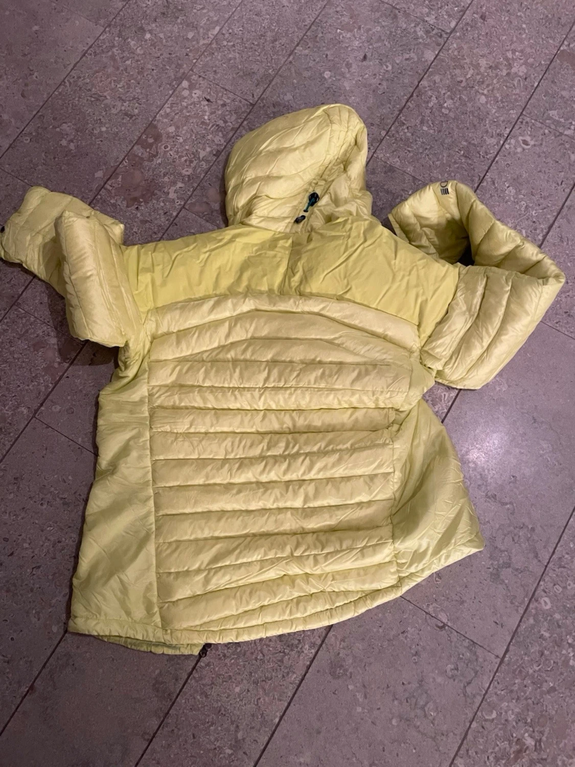 Gul dunjacka Peak Performance - 1