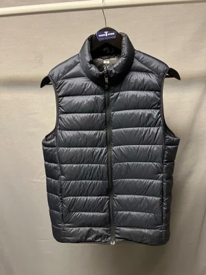 Uniqlo väst - Uniqlo väst size S. 