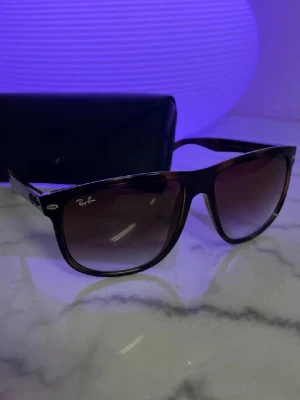 Ray-Ban Boyfriend solglasögon brun - Reyban boyfriend glajjor sjukt bra skick!