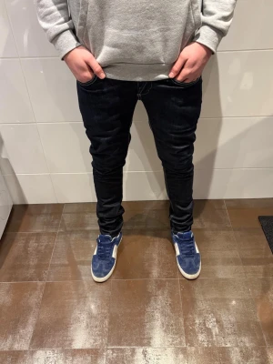 Dondup jeans - Dondup jeans | Riktigt feta och populära jeans | Skick= 9,5/10 | nypris= 4000 kr | vårt pris= 699kr | Hör av dig vid minsta fundering!