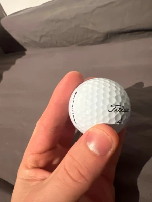 70 st pro v1/v1x - Jag säljer 70 st pro v1/v1x bollar (mestadels pro v1). 750 kr gäller vid köp av alla bollar vilket innebär att det är 10,7 kr bollen. Det priset tror jag är svårt att hitta. Bollarna är från olika år och vissa är ritade på, men de flesta är i mycket bra skick. Man kan köpa dussin vis också för 150 kr.