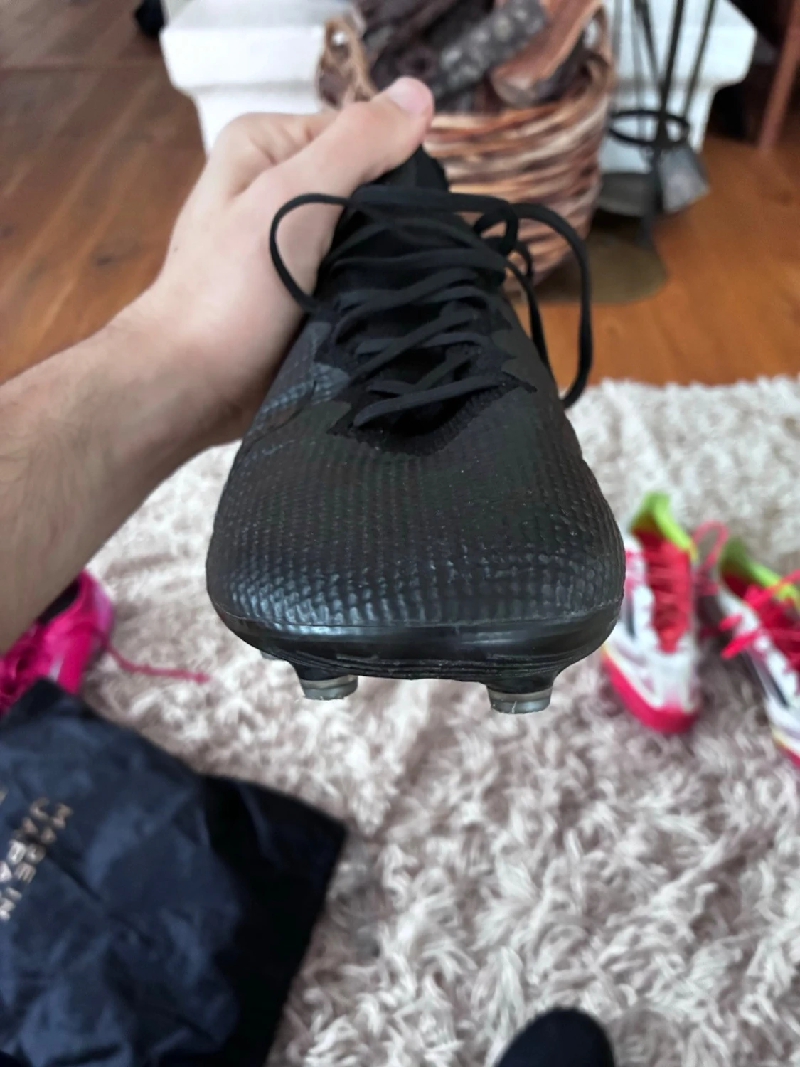 Svarta Nike fotbollsskor med snörning - 1