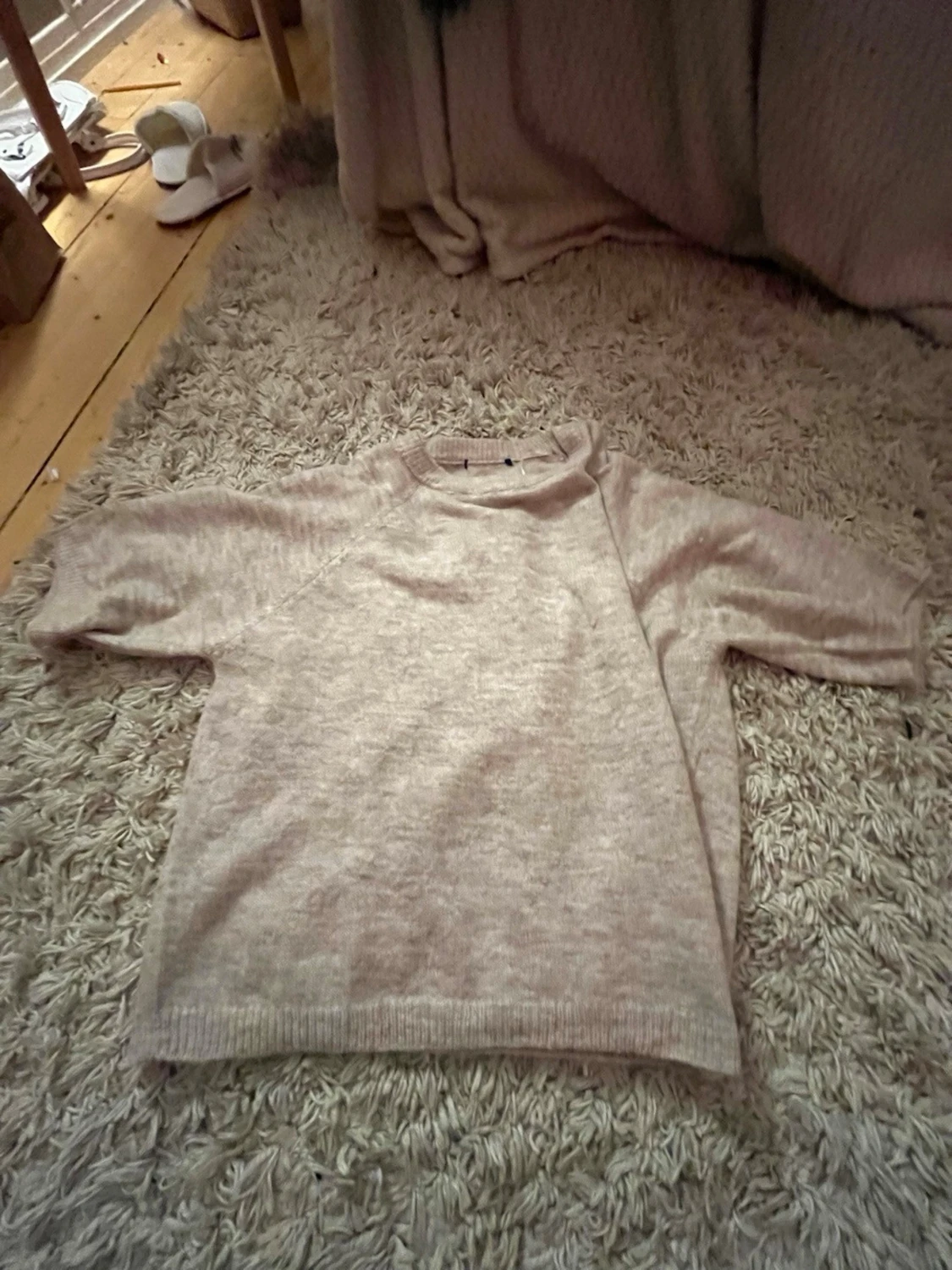 Beige stickad tröja med kort ärm