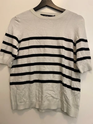 Randig tröja  - Använd men i fint skick 