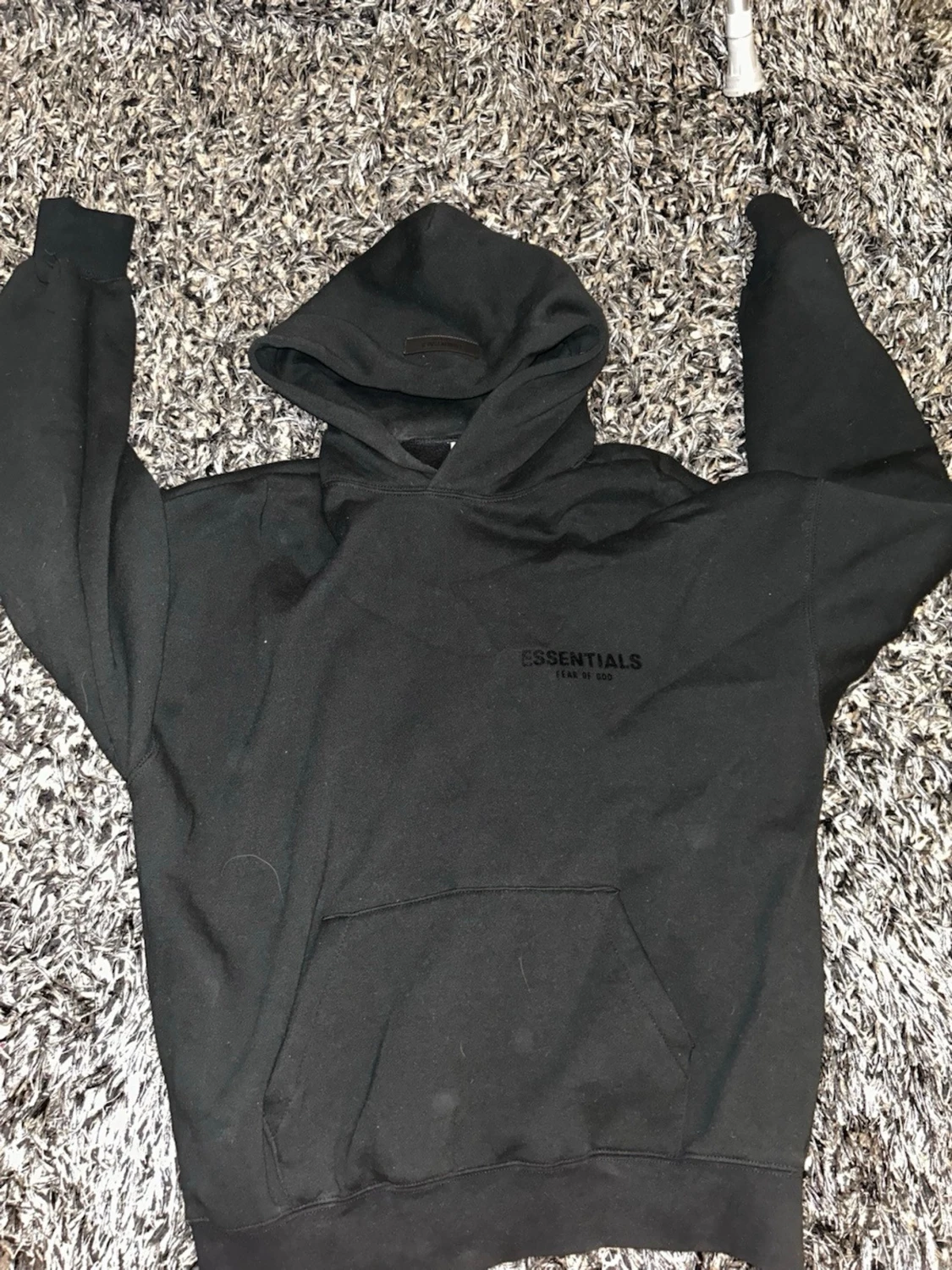 Svart Essentials Fear of God hoodie