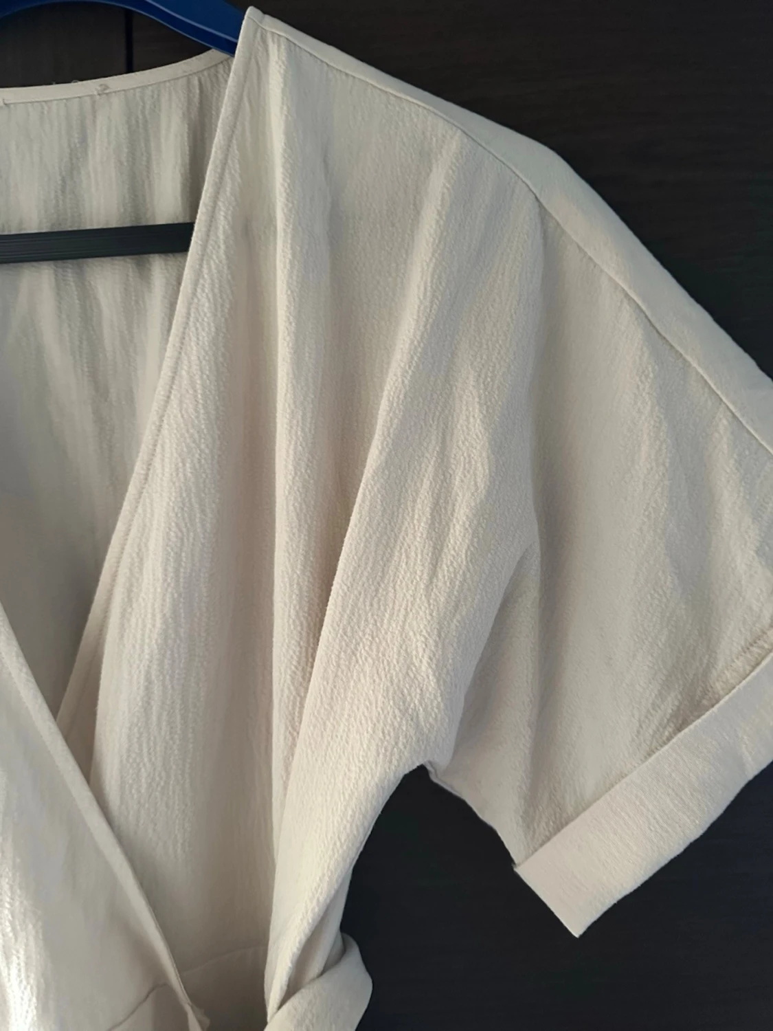 Beige omlott klänning  - 1