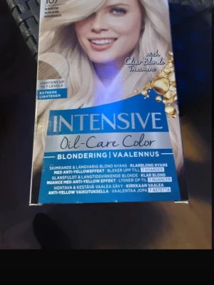 Intensive Oil-Care Color Blondering - Blondering för håret med oljevårdande formula som ger en klar blond nyans och anti-yellow-effekt. Ljusar upp till 7 nivåer och ger ett glansigt resultat. Passar för dig som vill ha en kall, klar blond hårfärg utan gula toner.