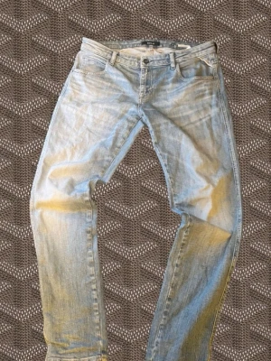 Archive Washed Replay Katewin - Unika archive-jeans – sällsynt modell Replay katewin- • Sällsynta jeans inom archive / niche-segmentet • unik wash • Faller snyggt på kroppen och ger en avslappnad kännsla • Passar både vardag och mer stylade outfits  📸 Bilder med jeansen på mig kan skickas vid intresse 📦 Snabb frakt – skickas så fort som möjligt efter mottagen betalning 💬 Skriv privat för fler bilder, mått eller frågor