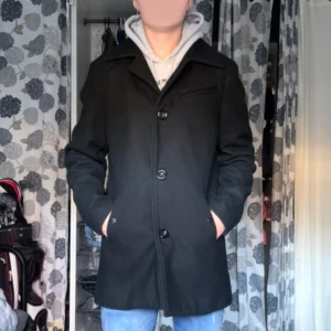 Jacka  🧥  - Fet kappa/rock i storlek S, extremt bekväm och säljs för ett bra pris 🏆 Vid frågor och funderingar skriv 💬 Jackan är ifrån Jack&Jones