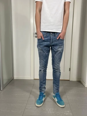 Dondup George Jeans  - Säljer nu dessa Dondup George Jeans, skriv för fler bilder/frågor🙌🏼