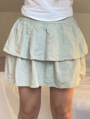 Grön kjol - Jätte fin grön kjol från Kappahl i storlek 158/165. Den passar storlek S