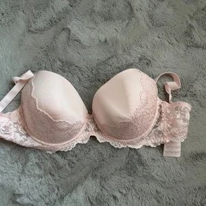 Ljusrosa spetsig bh - Helt ny