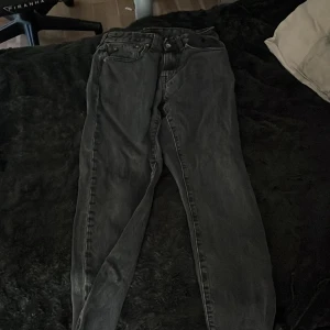 Vailent - Säljer dessa jeans från carligns då de är för små 