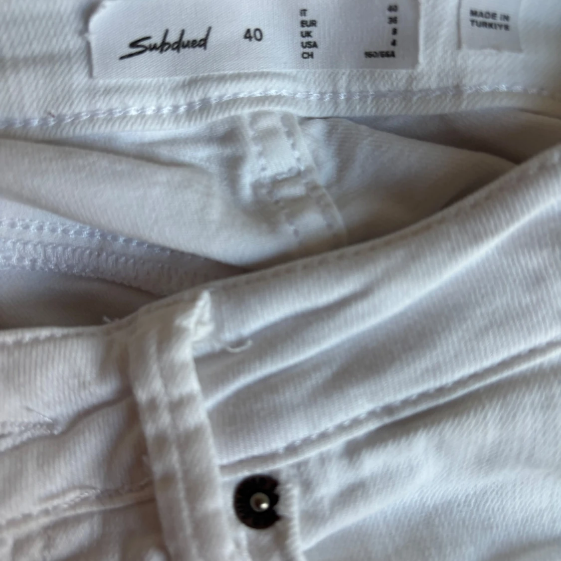 Vita bootcut jeans från Subdued - 2