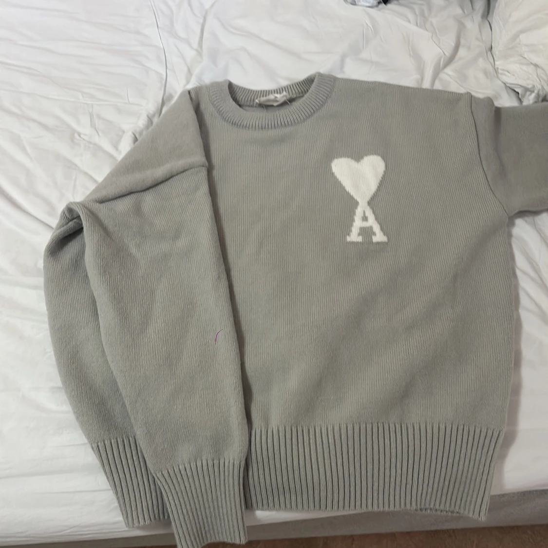 Grå stickad tröja från Ami Paris - 2